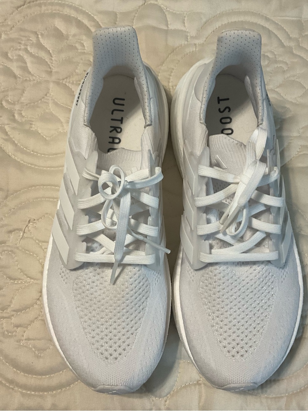 ADIDAS  White Knit Ultraboost Running Sneakers MENS size 7.5 Women’s size 9